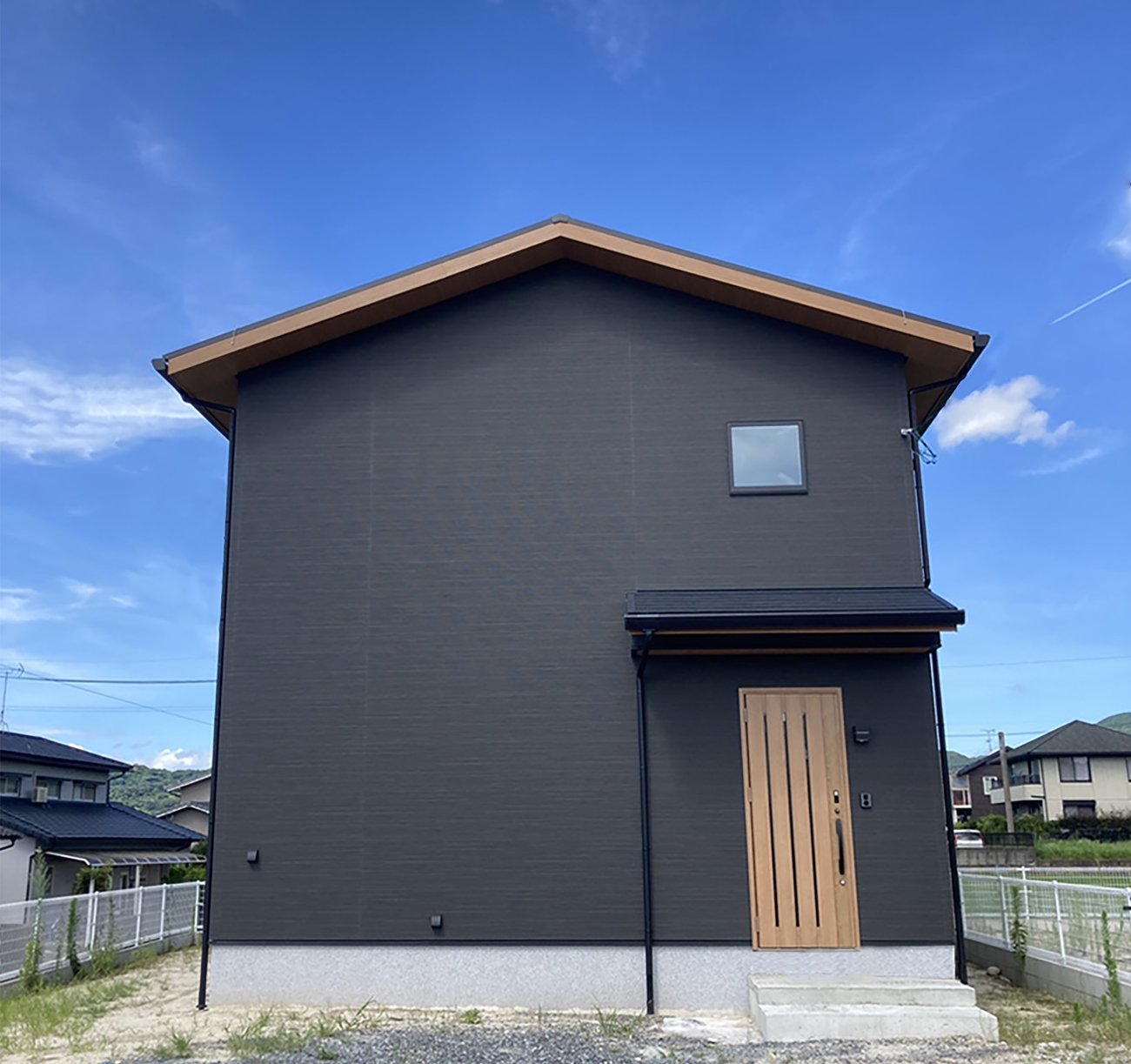 【小城市小城町】無垢床と開放感あふれる吹抜けリビングに癒されるモデルハウス完成見学会開催